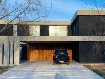 Alquiler Anual Casa a La Laguna en San Benito Villanueva Tigre