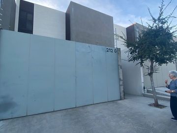 Casa moderna en venta en la Colonia Arbide