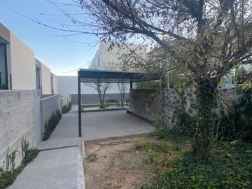 Casa moderna en venta en la Colonia Arbide