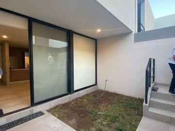Casa moderna en venta en la Colonia Arbide