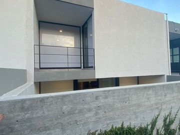 Casa moderna en venta en la Colonia Arbide