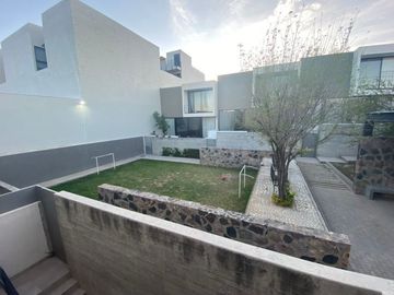 Casa moderna en venta en la Colonia Arbide