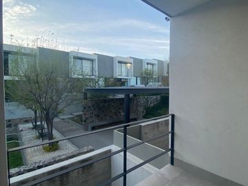 Casa moderna en venta en la Colonia Arbide