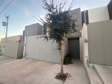 Casa moderna en venta en la Colonia Arbide