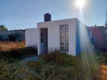 Venta  de casa, con amplio terreno