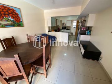 Venta Permuta. Piso exclusivo de 3 dormitorios y cochera. Comodidad a metros del Monumento.
