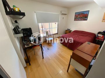 Venta Permuta. Piso exclusivo de 3 dormitorios y cochera. Comodidad a metros del Monumento.