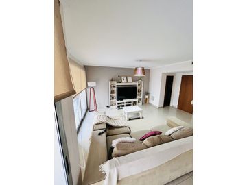 Venta Permuta. Piso exclusivo de 3 dormitorios y cochera. Comodidad a metros del Monumento.