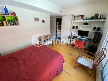 Venta Permuta. Piso exclusivo de 3 dormitorios y cochera. Comodidad a metros del Monumento.