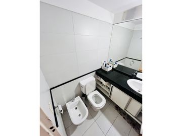 Venta Permuta. Piso exclusivo de 3 dormitorios y cochera. Comodidad a metros del Monumento.
