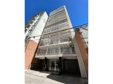Venta Permuta. Piso exclusivo de 3 dormitorios y cochera. Comodidad a metros del Monumento.