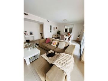 Venta Permuta. Piso exclusivo de 3 dormitorios y cochera. Comodidad a metros del Monumento.