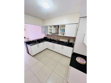 Venta Permuta. Piso exclusivo de 3 dormitorios y cochera. Comodidad a metros del Monumento.