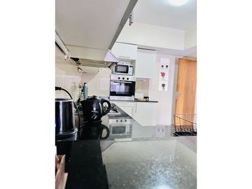 Venta Permuta. Piso exclusivo de 3 dormitorios y cochera. Comodidad a metros del Monumento.