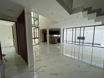 VENTA CASA NUEVA RESIDENCIAL RIO, CANCUN QUINTANA ROO.