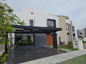 VENTA CASA NUEVA RESIDENCIAL RIO, CANCUN QUINTANA ROO.