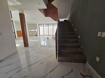 VENTA CASA NUEVA RESIDENCIAL RIO, CANCUN QUINTANA ROO.