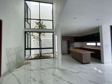 VENTA CASA NUEVA RESIDENCIAL RIO, CANCUN QUINTANA ROO.