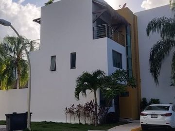 VENTA CASA, EN PLAYA DEL CARMEN, QUINTANA ROO.