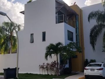 VENTA CASA, EN PLAYA DEL CARMEN, QUINTANA ROO.