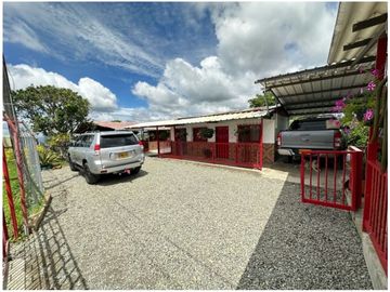 SE VENDE FINCA EN LA VIA CIRCASIA - MONTENEGRO