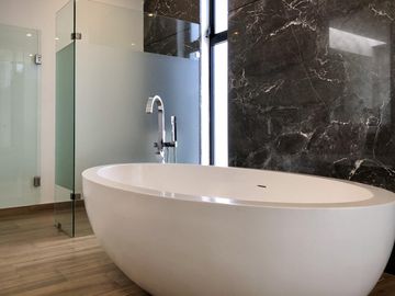 Country Club, gran lujo, 3 recámaras, 5 autos, tiene una casa extra de 2 recámaras en el jardín