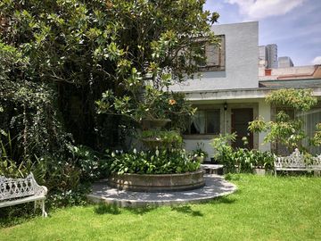 Country Club, gran lujo, 3 recámaras, 5 autos, tiene una casa extra de 2 recámaras en el jardín