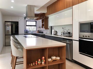 Country Club, gran lujo, 3 recámaras, 5 autos, tiene una casa extra de 2 recámaras en el jardín