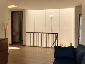 Country Club, gran lujo, 3 recámaras, 5 autos, tiene una casa extra de 2 recámaras en el jardín