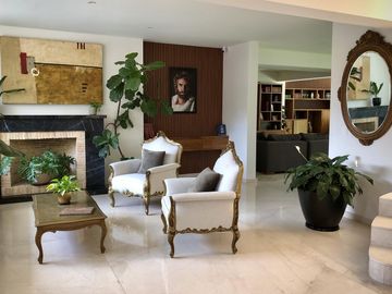 Country Club, gran lujo, 3 recámaras, 5 autos, tiene una casa extra de 2 recámaras en el jardín