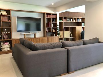 Country Club, gran lujo, 3 recámaras, 5 autos, tiene una casa extra de 2 recámaras en el jardín