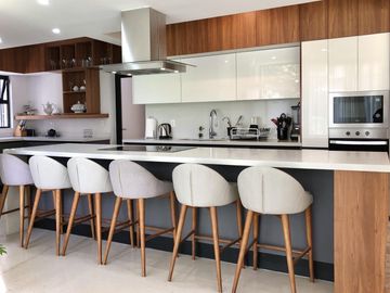 Country Club, gran lujo, 3 recámaras, 5 autos, tiene una casa extra de 2 recámaras en el jardín