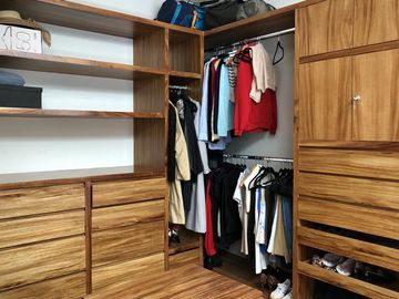 Country Club, gran lujo, 3 recámaras, 5 autos, tiene una casa extra de 2 recámaras en el jardín