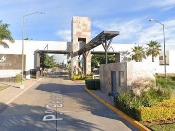 Casa en Fracc con alberca a 15 min del Aeropuerto internacional de Culiacán, Sinaoa