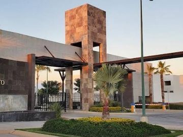 Casa en Fracc con alberca a 15 min del Aeropuerto internacional de Culiacán, Sinaoa