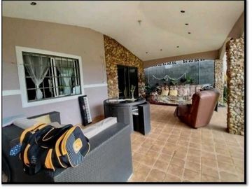 VENDO CASA EN LA CHORRERA ALTOS DEL CAMPO 3R
