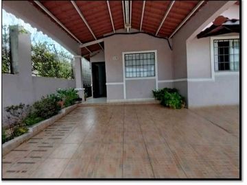 VENDO CASA EN LA CHORRERA ALTOS DEL CAMPO 3R