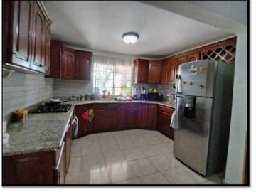 VENDO CASA EN LA CHORRERA ALTOS DEL CAMPO 3R