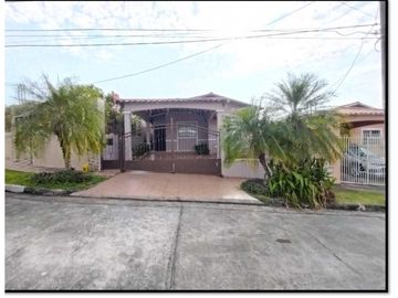 VENDO CASA EN LA CHORRERA ALTOS DEL CAMPO 3R