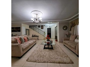 ALQUILER AMPLIA CASA SAN ANTONIO RESIDENCIAL QUINTAS DE VILLA FLOR VV