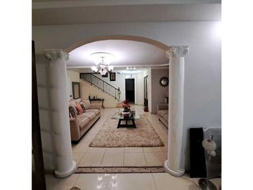 ALQUILER AMPLIA CASA SAN ANTONIO RESIDENCIAL QUINTAS DE VILLA FLOR VV