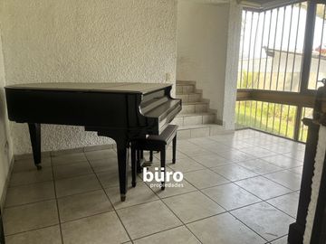 LINDA CASA EN ALQUILER CON 5 DORMITORIOS GRAN JARDIN PISCINA RINCONADA ALTA