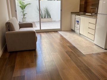 Venta Departamento 1 ambiente con patio. Zona Plaza Colón