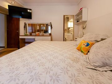 Venta Casa Boedo 4 dormitorios, jardin pileta clim