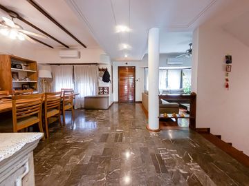 Venta Casa Boedo 4 dormitorios, jardin pileta clim