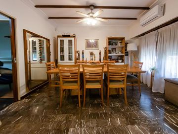 Venta Casa Boedo 4 dormitorios, jardin pileta clim