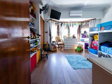 Venta Casa Boedo 4 dormitorios, jardin pileta clim