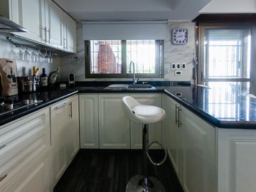 Venta Casa Boedo 4 dormitorios, jardin pileta clim