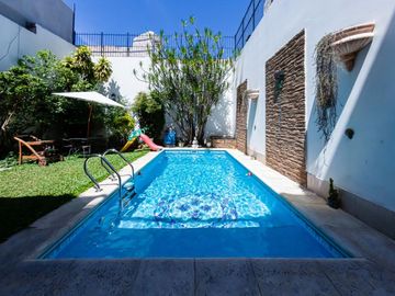 Venta Casa Boedo 4 dormitorios, jardin pileta clim