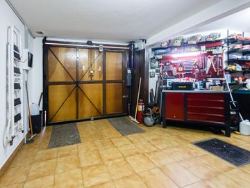 Venta Casa Boedo 4 dormitorios, jardin pileta clim